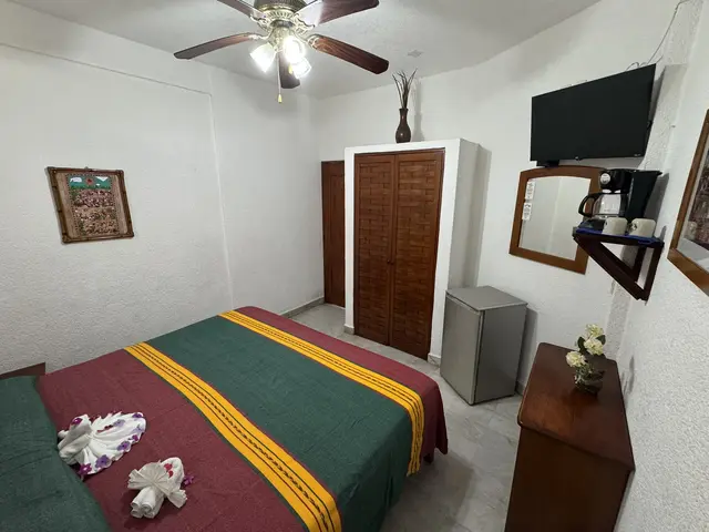 Room 1 at a La Madera Beach hotel, Zihuatanejo – photo 3