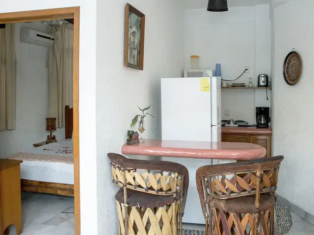 Room 2 with kitchenette at a La Madera Beach hotel, Zihuatanejo – photo 4