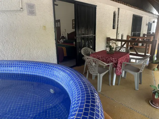 Room 4 with jacuzzi, terrace and kitchenette at a La Madera Beach hotel, Zihuatanejo – photo 11