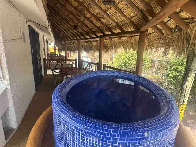 Room 4 with jacuzzi, terrace and kitchenette at a La Madera Beach hotel, Zihuatanejo – photo 12