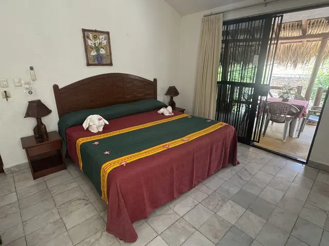 Room 4 with jacuzzi, terrace and kitchenette at a La Madera Beach hotel, Zihuatanejo – photo 3