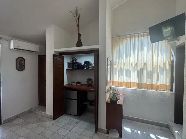 Room 4 with jacuzzi, terrace and kitchenette at a La Madera Beach hotel, Zihuatanejo – photo 5