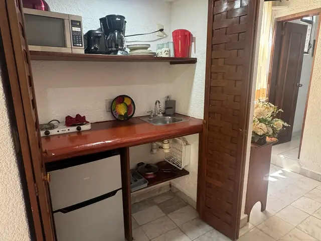 Room 4 with jacuzzi, terrace and kitchenette at a La Madera Beach hotel, Zihuatanejo – photo 6