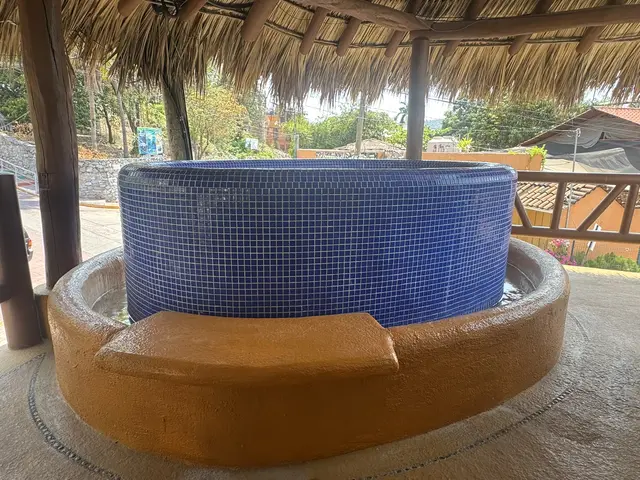 Room 4 with jacuzzi, terrace and kitchenette at a La Madera Beach hotel, Zihuatanejo – photo 9