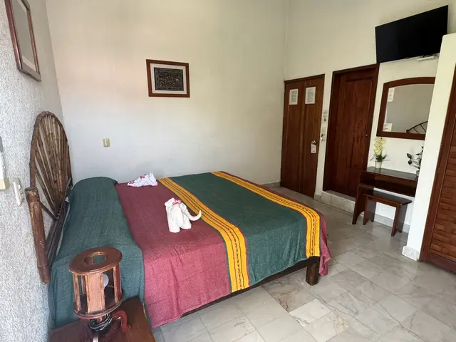 Room 5 with terrace and kitchenette at a La Madera Beach hotel, Zihuatanejo – photo 2