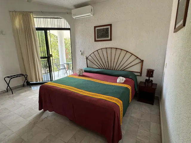 Room 5 with terrace and kitchenette at a La Madera Beach hotel, Zihuatanejo – photo 3