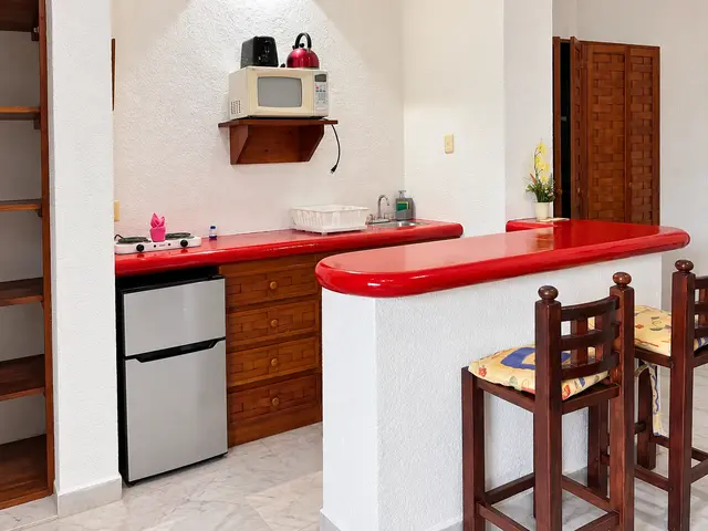 Room 6 with terrace and kitchenette at a La Madera Beach hotel, Zihuatanejo – photo 3