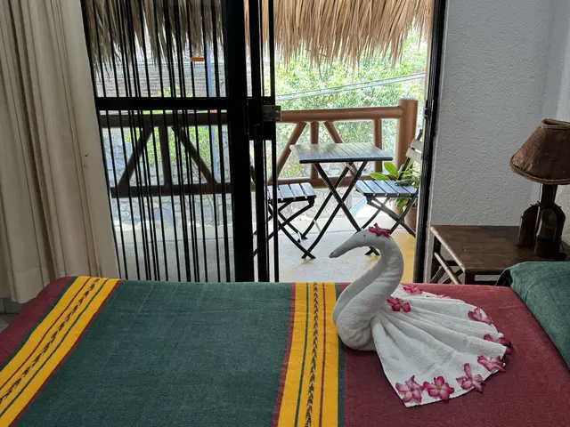 Room 7 with terrace and kitchenette at a La Madera Beach hotel, Zihuatanejo – photo 4