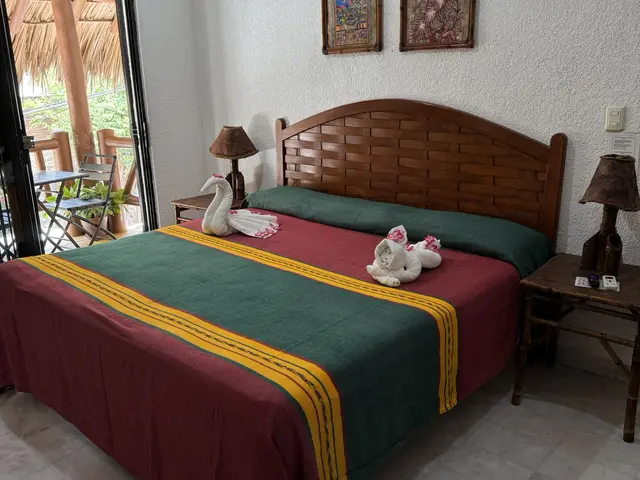Room 7 with terrace and kitchenette at a La Madera Beach hotel, Zihuatanejo – photo 1