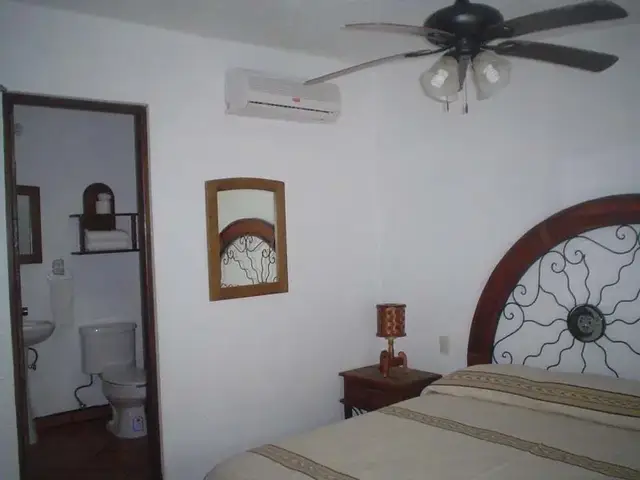 Room 8 with terrace and kitchenette at a La Madera Beach hotel, Zihuatanejo – photo 4