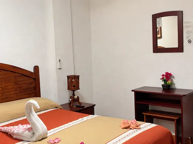 Room 9 with terrace and kitchenette at a La Madera Beach hotel, Zihuatanejo – photo 4
