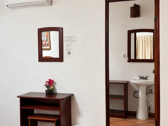 Room 9 with terrace and kitchenette at a La Madera Beach hotel, Zihuatanejo – photo 7